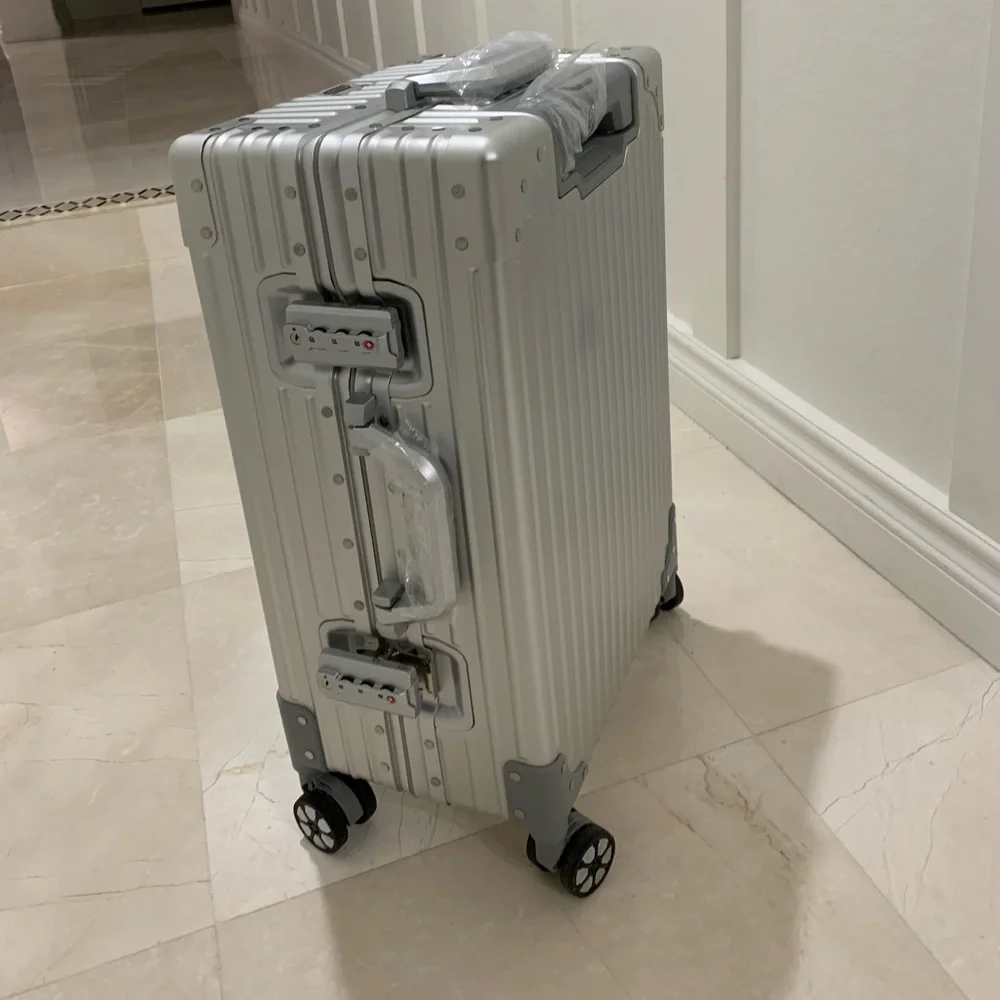 CHAMPS Aluminum Hardside Spinner Suitcase